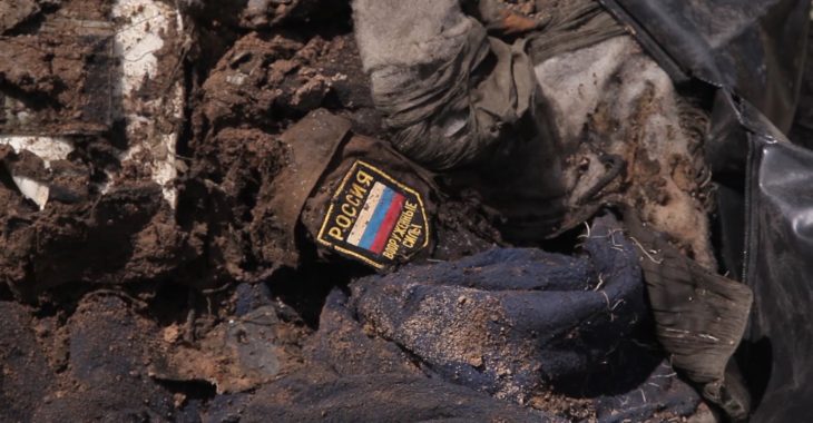 У Луганській області знайшли тіла двох загиблих з шевроном Росії У Луганській області знайшли тіла двох загиблих з шевроном Росії