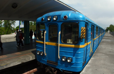 Київське метро відмовляється від жетонів і залучає нові форми оплати