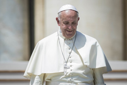 Папа Римский заявил, что церковь должна извиниться перед гомосексуалами