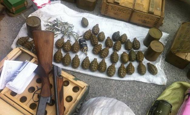 Вогнемет та 38 гранатометів: у запорізького самооборонівця вилучили арсенал армійської зброї Вогнемет та 38 гранатометів: у запорізького самооборонівця вилучили арсенал армійської зброї