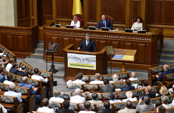 Порошенко закликав змінити Конституцію в частині про Крим Порошенко закликав змінити Конституцію в частині про Крим