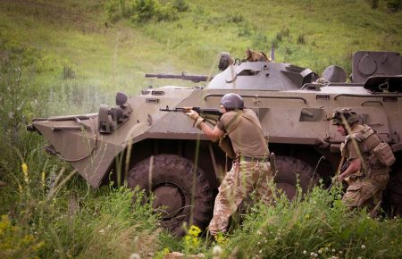 Луганські прикордонники показали, як проходять навчання зі стрільби