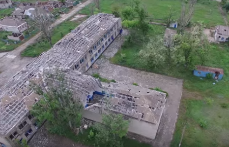 Появилось видео разбитой школы в Широкино