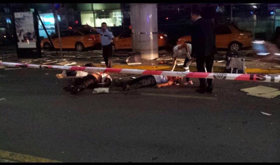 В аэропорту Стамбула теракт. Есть погибшие и раненые
