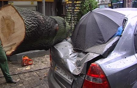 Негода в Одесі: за 2 дні випала місячна норма опадів, пошкоджено авто