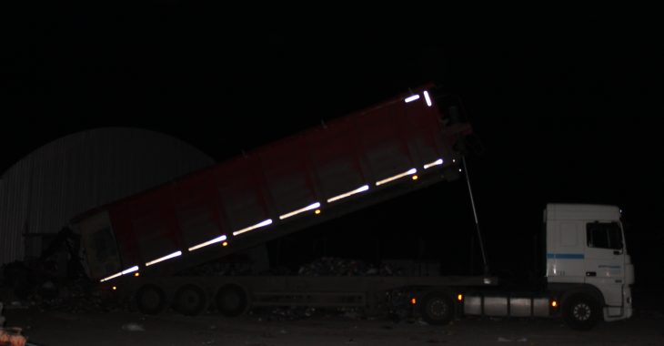 Сміття зі Львова вночі звозять до Луцька — громада занепокоєна Сміття зі Львова вночі звозять до Луцька — громада занепокоєна
