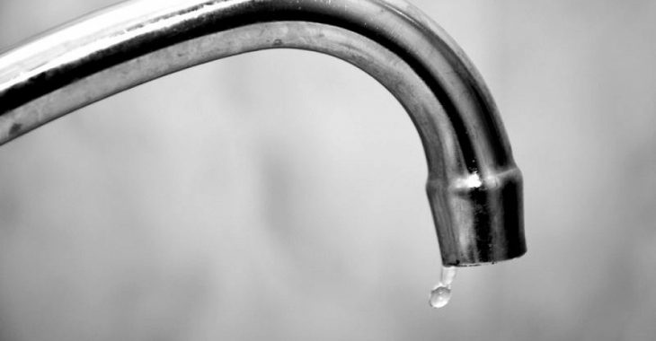 В «ЛНР» вода фонтанує на вулицях, у квартирах городян її немає місяціями, відео В «ЛНР» вода фонтанує на вулицях, у квартирах городян її немає місяціями, відео