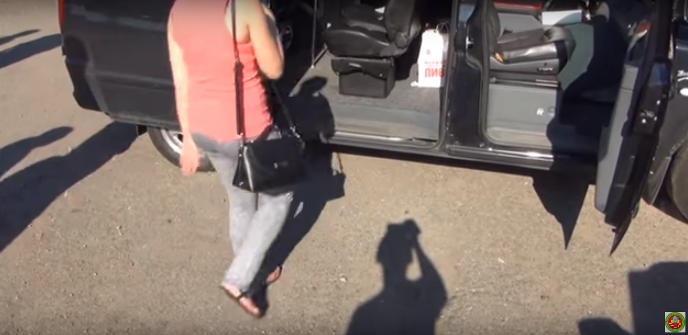 На кордоні з Польщею затримали сутенера, який віз українок до ЄС — відео