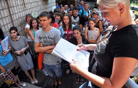 Українська влада закрила шлях кримським школярам до ВНЗ, — експерт