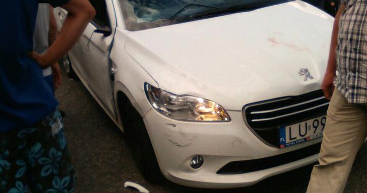 Авто з польськими номерами наїхало на протестувальників — відео Авто з польськими номерами наїхало на протестувальників — відео