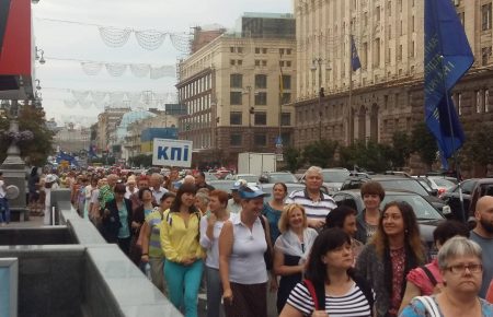 У Києві Хрещатиком йде колона профспілок — вимагають підвищення зарплат