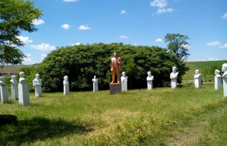На Одещині зібрали понад 200 пам'ятників Леніну у музеї соцреалізму