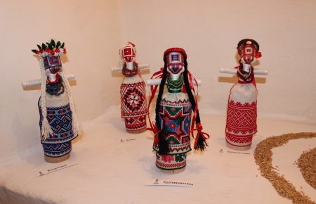 «25 сестер Незалежності» від майстринь-лялькарок презентували в Києві