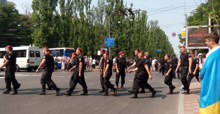 Хід почався: на бульварі Шевченка багато охорони, стрім Хід почався: на бульварі Шевченка багато охорони, стрім