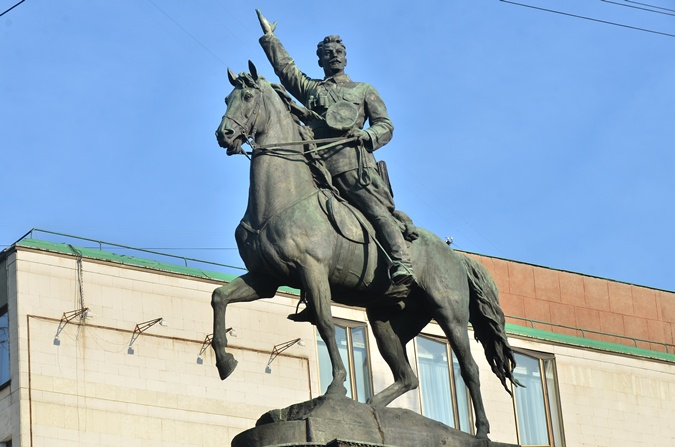 Памятник Щорсу это ценное произведение искусства, — Ройтбурд и Кальницкий