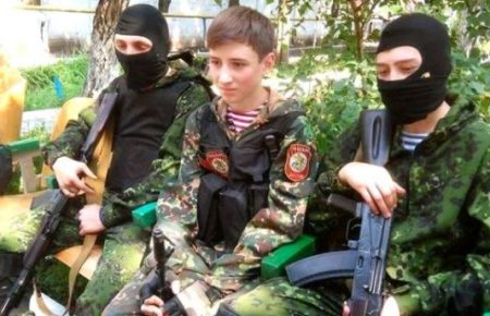 У Донецьку вчать стріляти дівчат і юнаків від 14 до 17 років — Тимчук