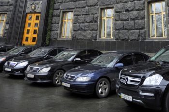 Машини нардепів — мерседеси й електромобіль за 4 мільйони гривень — аналітик Машини нардепів — мерседеси й електромобіль за 4 мільйони гривень — аналітик