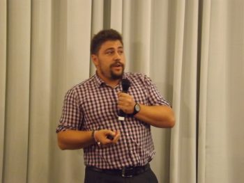 Світ готовий допомагати Україні, але вона повинна спершу сама собі допомогти — Андрій Андрушків Світ готовий допомагати Україні, але вона повинна спершу сама собі допомогти — Андрій Андрушків