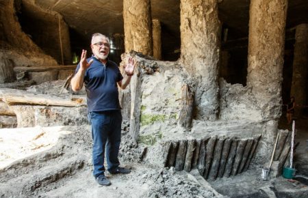 Місто під містом: що знайшли археологи під Поштовою площею?