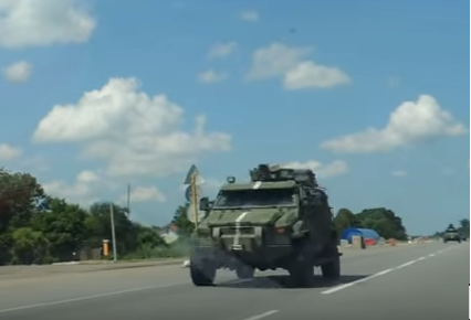 «Освобождать едут Луганск!», — видеоблогер о проезде военной техники