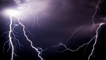 На вихідних в Україні очікуються зливи та грози На вихідних в Україні очікуються зливи та грози