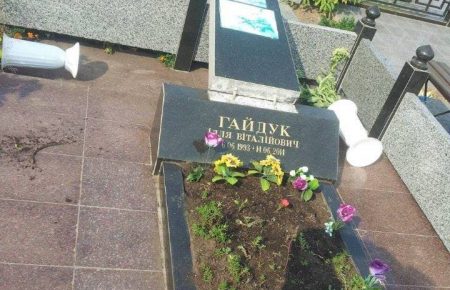 В Кривому Розі вандали повалили пам'ятник бійцю, загиблому в ІЛ-76