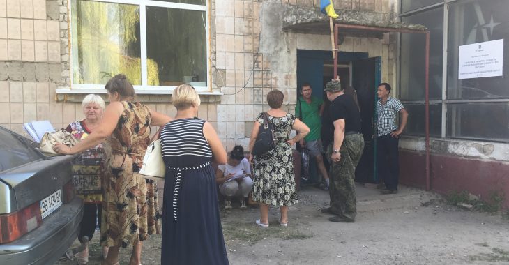 «Я взагалі за дружбу з Росією...» — з передвиборчих настроїв на Луганщині «Я взагалі за дружбу з Росією...» — з передвиборчих настроїв на Луганщині