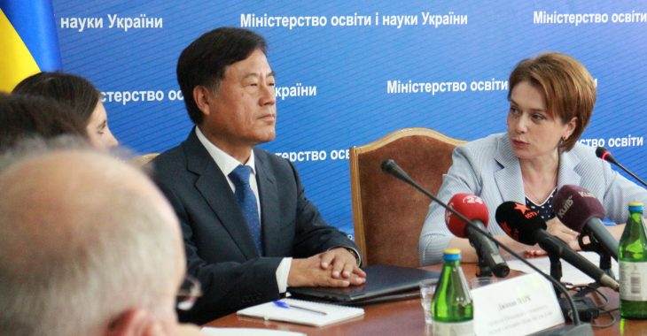 Доведеться перевчити близько півмільйона вчителів, — міністр освіти Доведеться перевчити близько півмільйона вчителів, — міністр освіти
