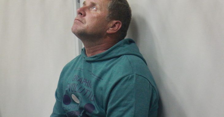Комбату «Баті» дали 2 місяці арешту. Активісти всю ніч блокували суд Комбату «Баті» дали 2 місяці арешту. Активісти всю ніч блокували суд