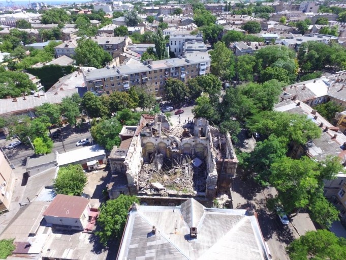 В центрі Одеси обвалився будинок. Під завалами можуть бути люди
