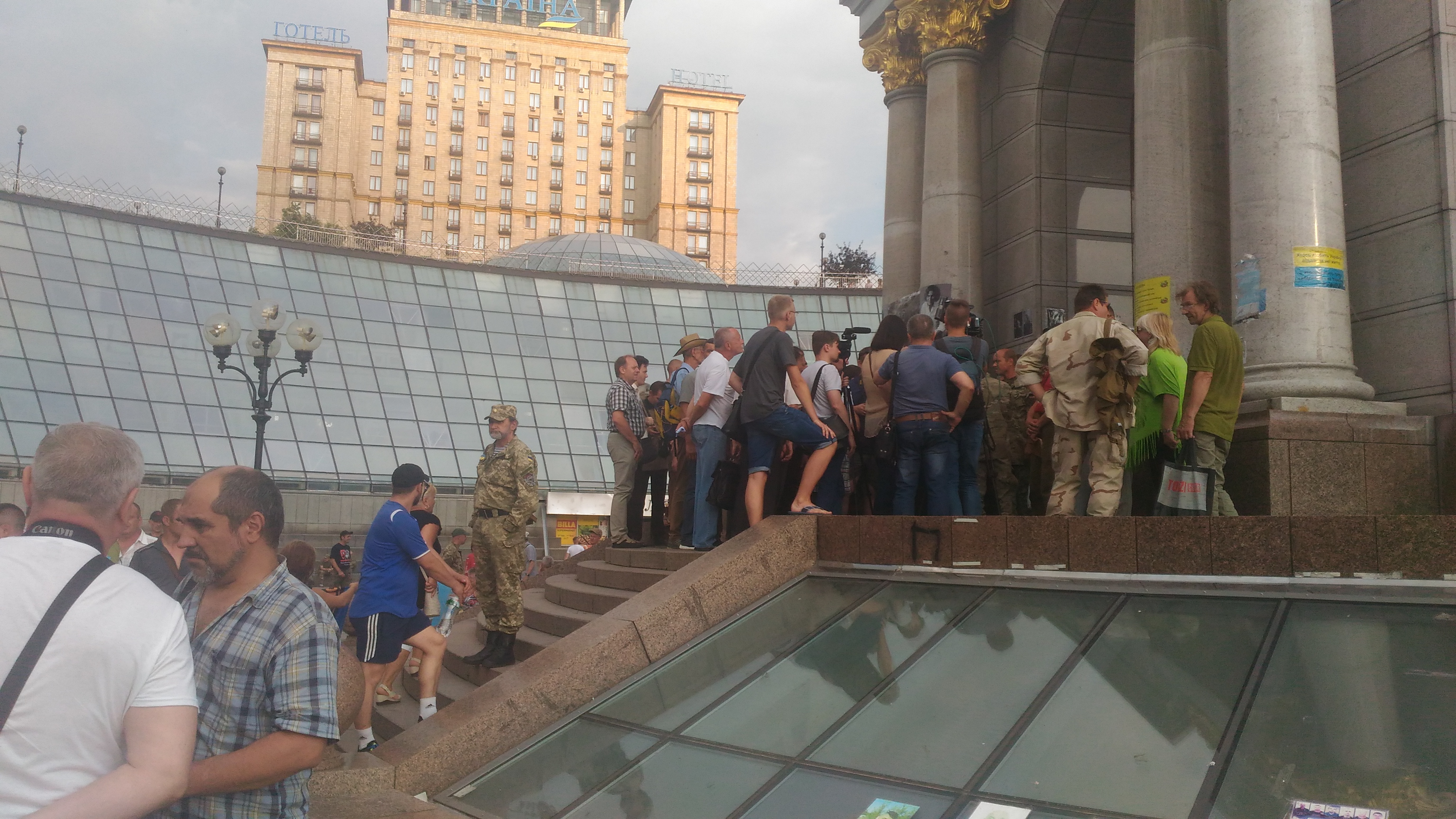 На Майдане вече. Хотят обсудить события связанные с делом экс-комбата «Айдара»