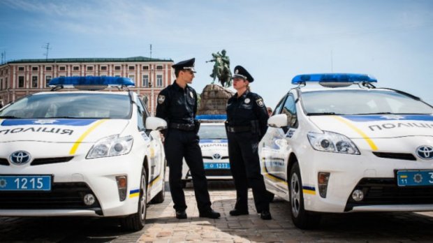 «10 порад водієві»: як вести себе з працівниками поліції на дорозі