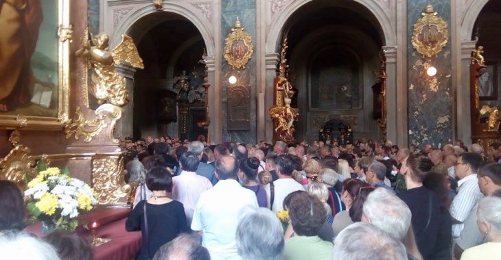 У Львові прощаються з загиблим в зоні АТО оперним співаком Василем Сліпаком, стрім У Львові прощаються з загиблим в зоні АТО оперним співаком Василем Сліпаком, стрім