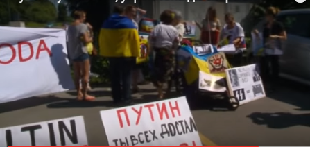 Українська діаспора зустріла Путіна протестом у Словенії, відео