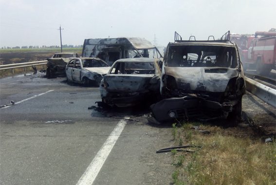 На трасі Одеса-Київ зіткнулись 8 автомобілів. Є загиблі та поранені На трасі Одеса-Київ зіткнулись 8 автомобілів. Є загиблі та поранені