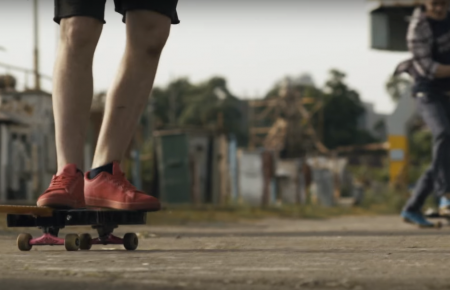 Бумбокс презентував новий кліп, в якому гітари стали скейтами — відео