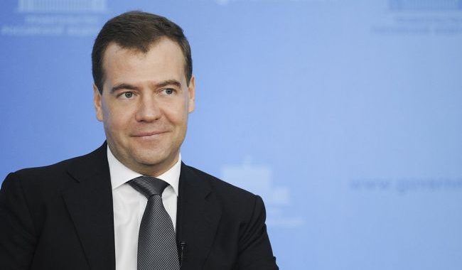 У мережі порівняли дві кардинально протилежні заяви Медведєва — відео У мережі порівняли дві кардинально протилежні заяви Медведєва — відео