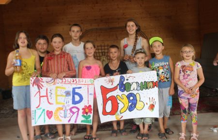 Хтось хоче стати будівельником, щоб відбудувати Донбас, — волонтер про дітей