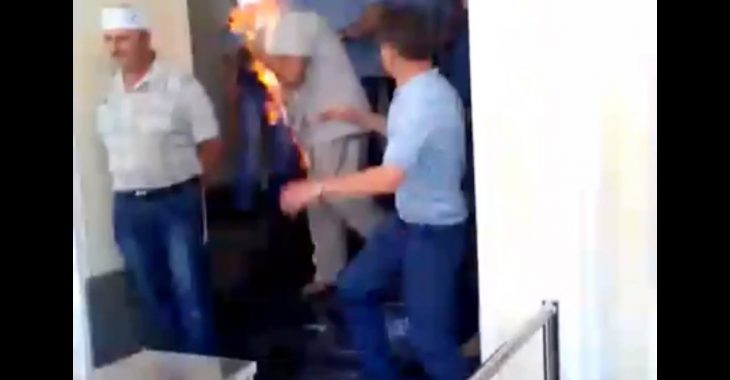 Голодуючий гірник підпалив себе у Міненерго — фото, відео Голодуючий гірник підпалив себе у Міненерго — фото, відео