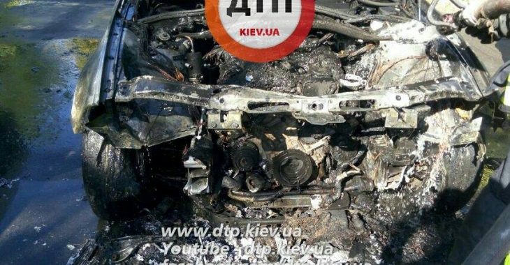 У Києві самозайнялася автівка з газовим обладнанням — фото У Києві самозайнялася автівка з газовим обладнанням — фото