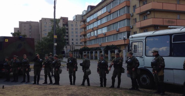Усіх «торнадівців» привезли на суд, хоча вони відмовлялися їхати Усіх «торнадівців» привезли на суд, хоча вони відмовлялися їхати