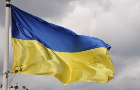Величезний прапор України подарує Краматорську волонтерка з Бахмута