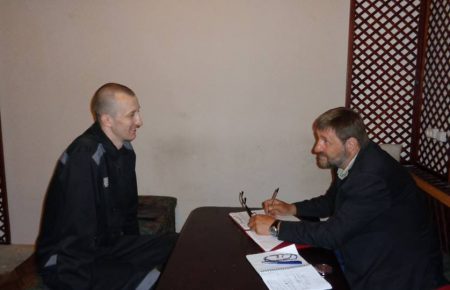 Александр Кольченко много читает и хочет освоить профессию столяра, — правозащитник
