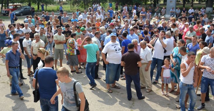 Местные власти Лощиновки пообещали выселить ромскую общину до 9 утра Местные власти Лощиновки пообещали выселить ромскую общину до 9 утра