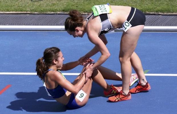 У Ріо бігунка допомогла конкурентці і обидві пройшли в фінал — відео
