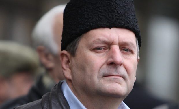 В Крыму на суде Чийгоза его отец не выдержал и вышел из зала В Крыму на суде Чийгоза его отец не выдержал и вышел из зала