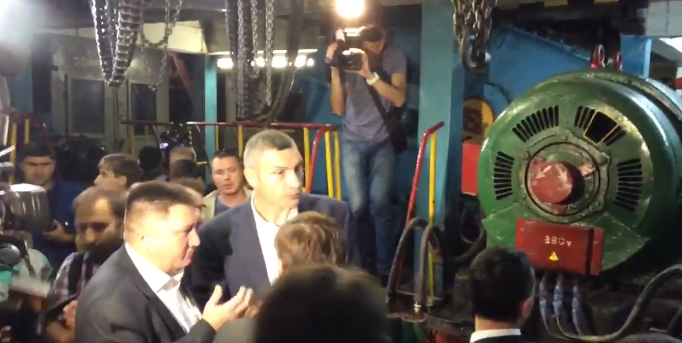 У Києві Кличко оглянув відремонтовані ескалатори на Вокзальній — відео