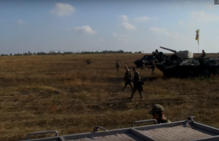 Як бійці «Азову» на полігоні відпрацьовували стрільбу і маневри — відео