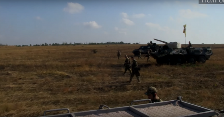 Як бійці «Азову» на полігоні відпрацьовували стрільбу і маневри — відео Як бійці «Азову» на полігоні відпрацьовували стрільбу і маневри — відео
