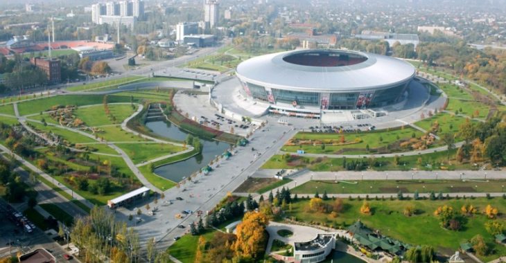 В Донецьку на День Незалежності патріоти включили в динаміки гімн України В Донецьку на День Незалежності патріоти включили в динаміки гімн України